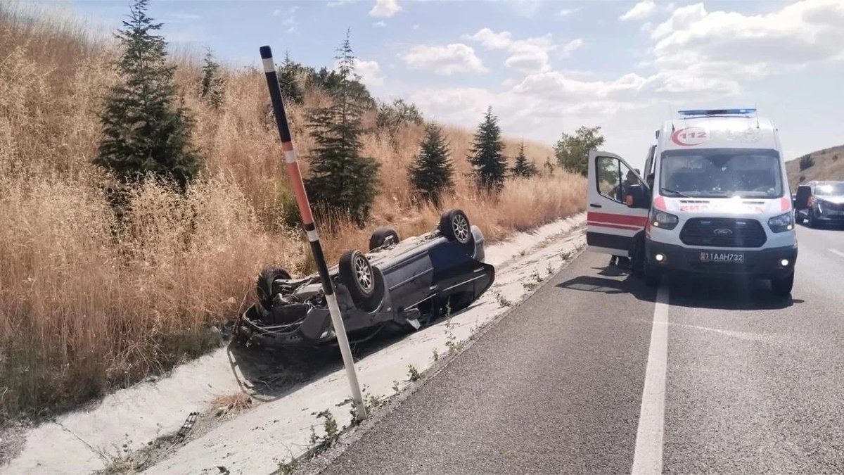 Bozüyük Yolunda Tehlikeli Anlar Kontrolden Çıkan Araç Kanala Uçtu