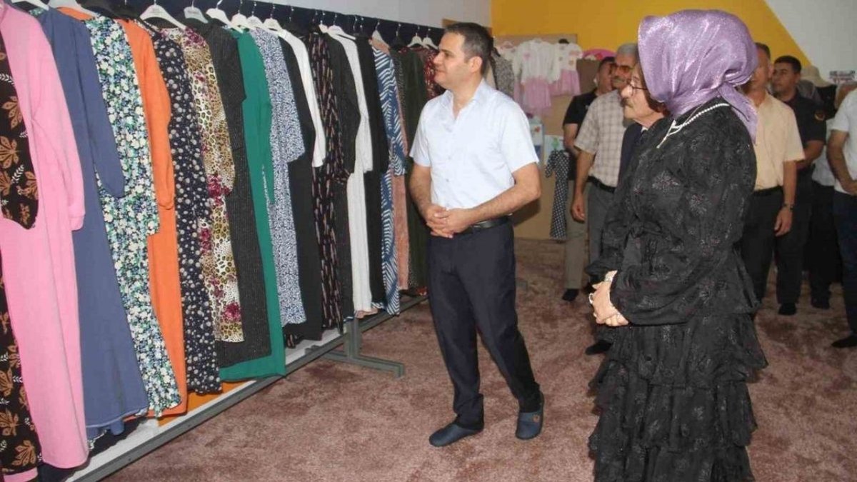 Beyşehir’de Kadın Kursiyerlerin El Emeği Ürünleri Sergilendi