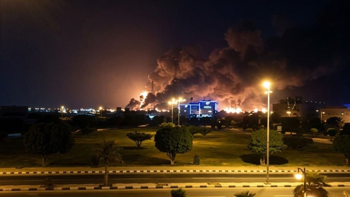 Husilerden Suudi Arabistan’daki Aramco Rafinerisine İHA Saldırısı İddiası