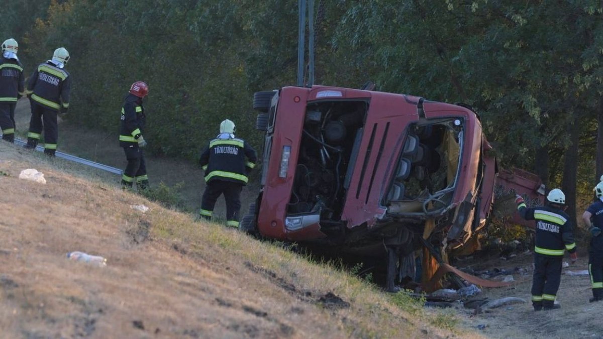 Macaristan’da Turist Otobüsü Devrildi: 12 Kişi Hayatını Kaybetti