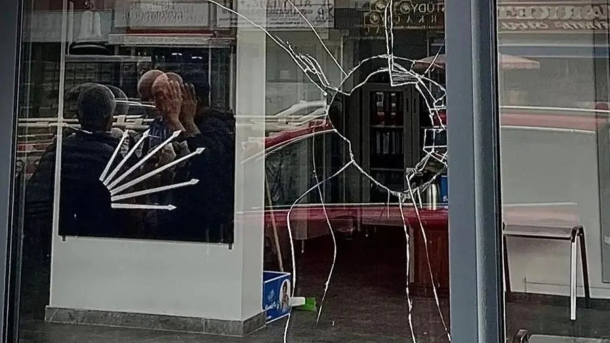 CHP Keçiören İlçe Başkanlığına Taşlı Saldırı: 1 Kişi Tutuklandı
