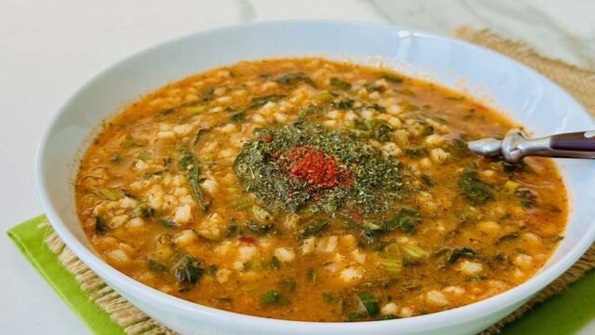 Ispanaklı Dövme Çorbası Tarifi: Veganlar İçin Lezzetli ve Sağlıklı Bir Seçenek