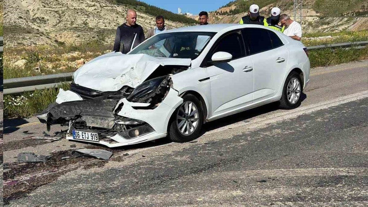 Mardin’de Trafik Kazası: İki Araç Çarpıştı, 1 Kişi Yaralandı