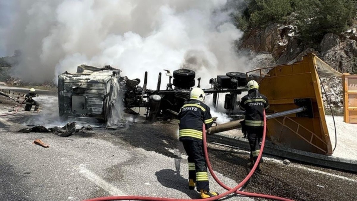 Milas-Yatağan Yolunda Tır Devrildi, Yangın Çıktı