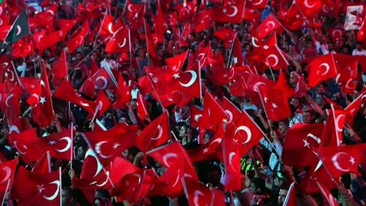19 Mayıs: Gençliğin Coşkusu ve Vatan Sevgisi Şiirlerle Yaşıyor