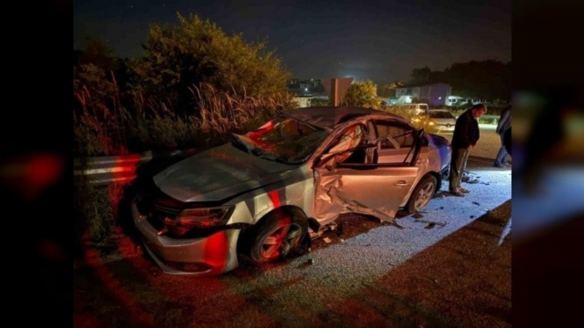 Sakarya’da Gece Yarısı Feci Kaza! Kavşakta Çarpışan Araçlarda 4 Kişi Yaralandı