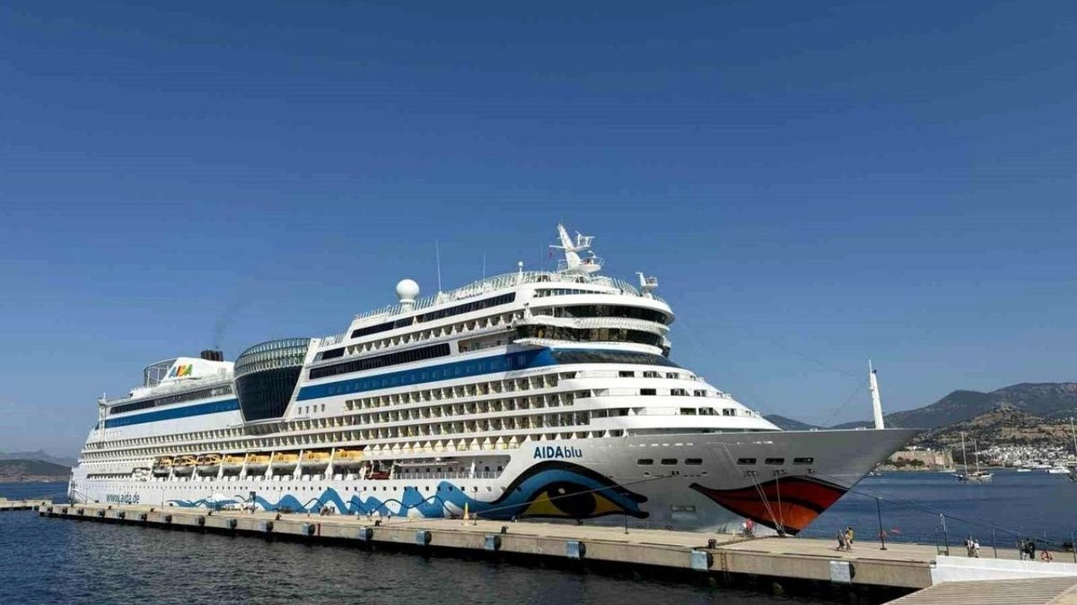 Bodrum’a Dev Kruvaziyer Akını! 2 Bin 377 Turist İlçeye Hareketlilik Getirdi