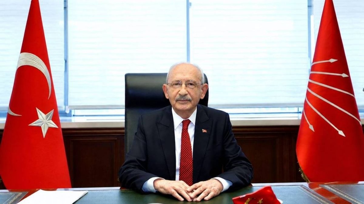 Kemal Kılıçdaroğlu 2,5 Yıl Aradan Sonra CHP Genel Merkezi’nde Bayramlaşmaya Katıldı