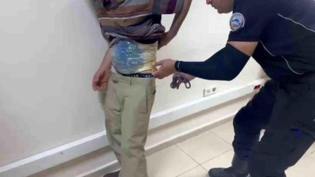 Hatay İskenderun’da Şaşırtan Operasyon: Uyuşturucuyu Beline ve Bacaklarına Bantlayan Firari Hükümlü Yakalandı