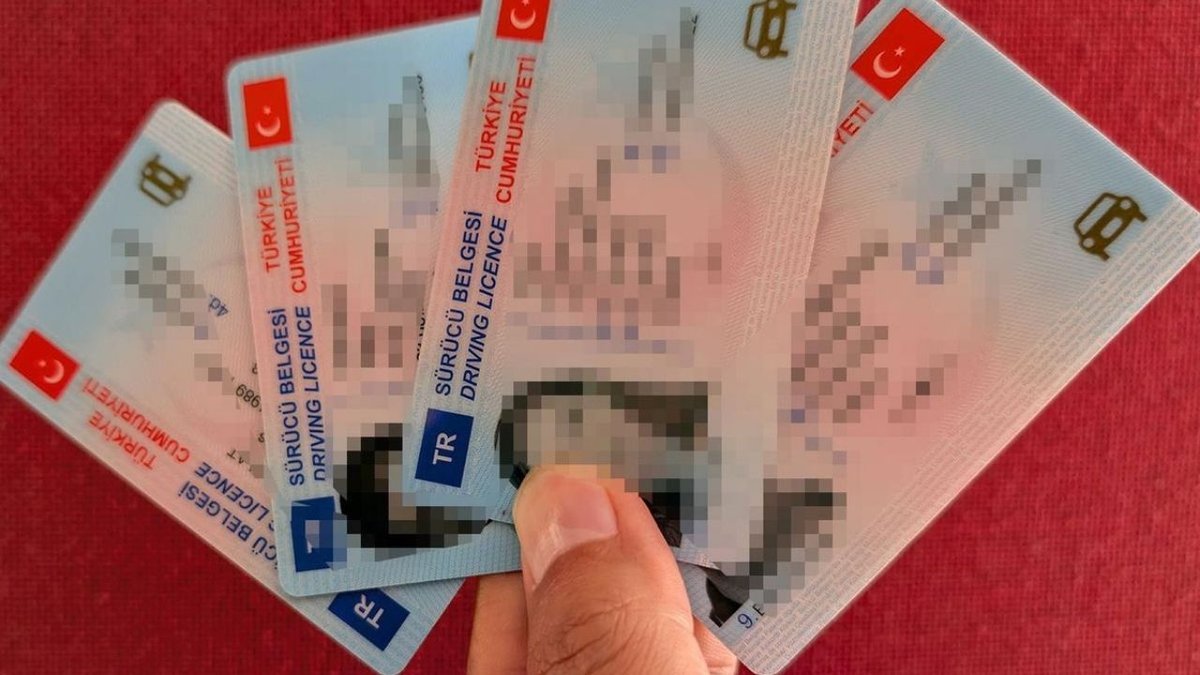Milyonlarca Sürücüye Kritik Uyarı: Ehliyetinizi Kontrol Edin, Süresi Dolanlar İptal Olabilir