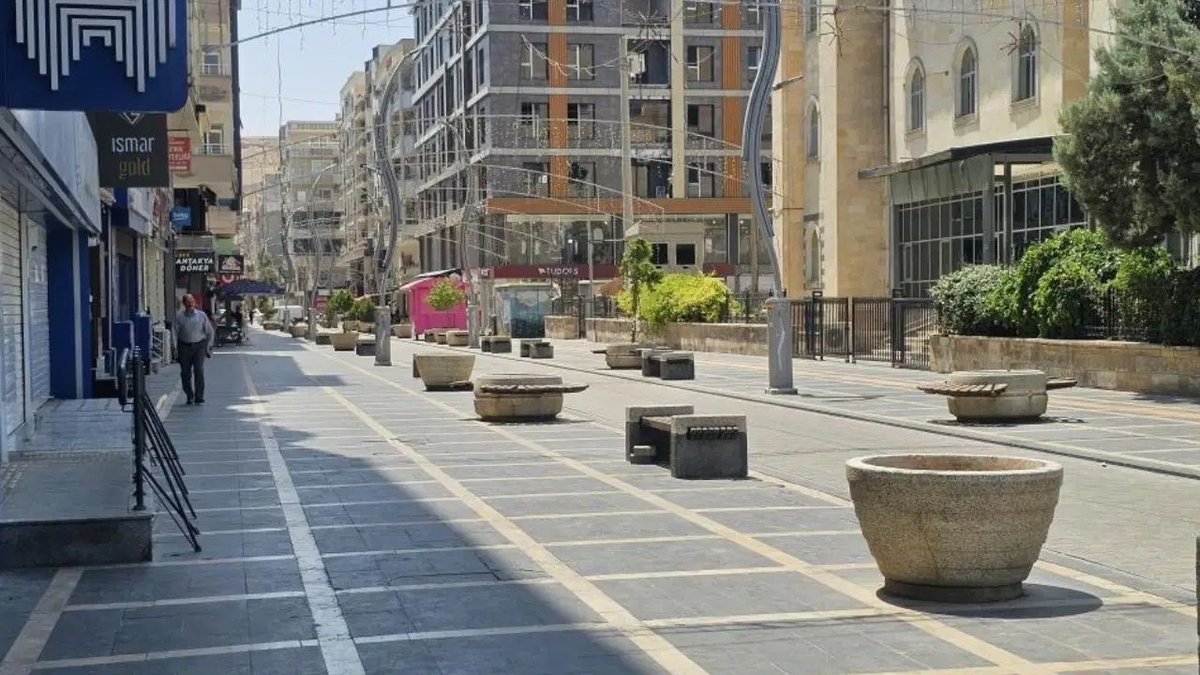 Cizre’de termometreler 49 dereceyi gösterdi: Vatandaşlar sokağa çıkmadı, klimalar zorlandı