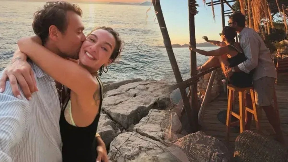 Birce Akalay ve Hakan Kurtaş’tan romantik tatil kareleri: Sosyal medyada büyük ilgi gördü